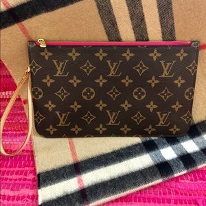Louis Vuitton Monogram Neverfull GM Wristlet🌸